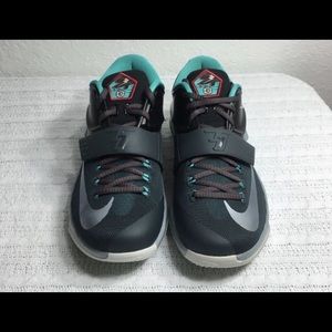 KD Thunderbolts size 10